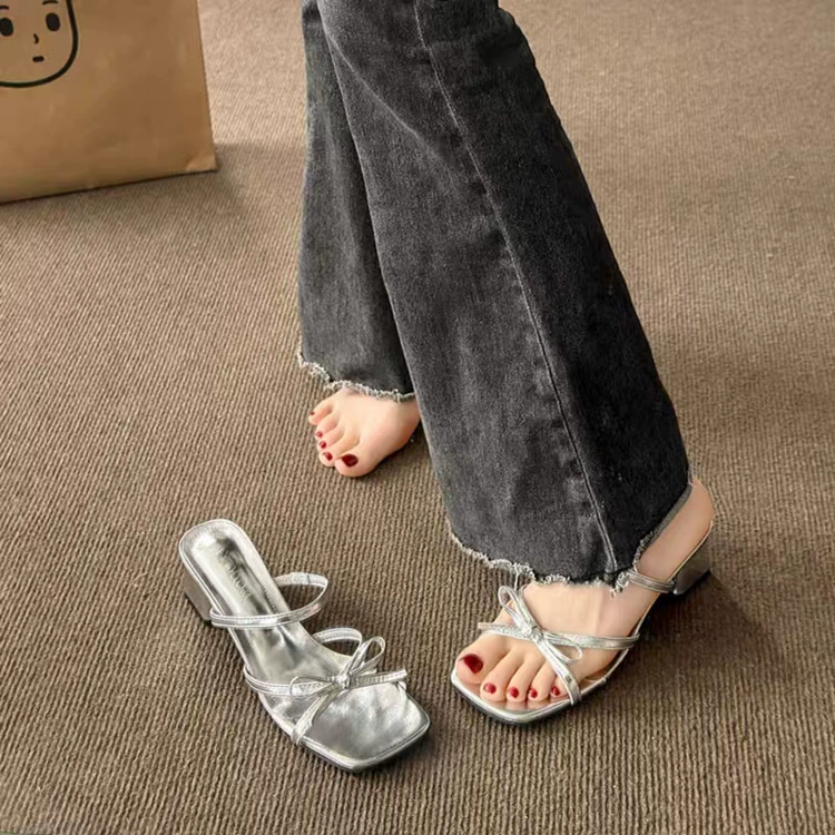 [仙女风凉拖女夏外穿2025新款甜美蝴蝶结粗跟凉鞋女银色凉拖配裙子]