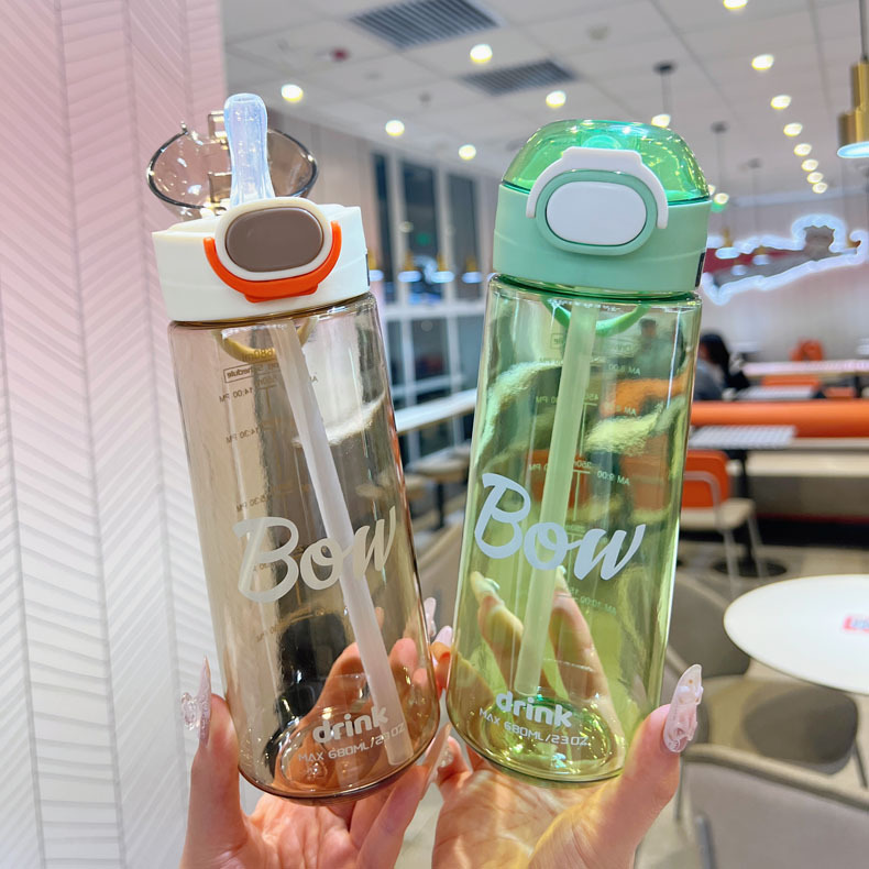 Taza de agua deportiva de alta capacidad taza de acondicionamiento físico al aire libre para hombres y mujeres taza de alumno hervidor de agua resistente a altas temperaturas de verano paja portátil