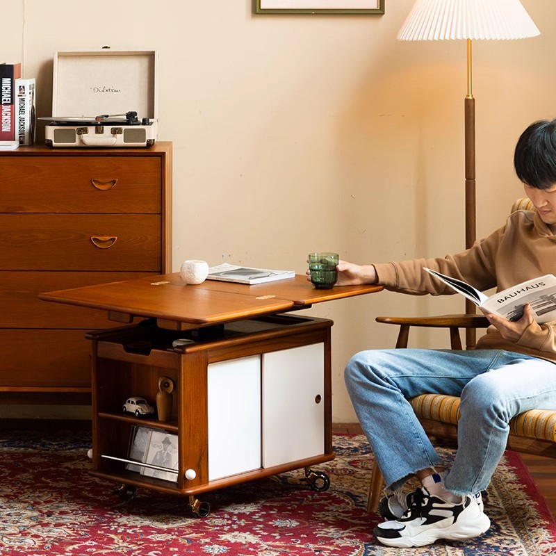 El carro de la mesa de centro plegable móvil de estilo antiguo se puede levantar, el sofá de la sala de estar del apartamento pequeño, el gabinete lateral, la mesa pequeña