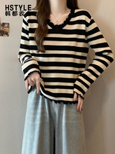 韩都衣舍黑色V领条纹长袖针织衫女2025新款早秋宽松针织上衣百搭1