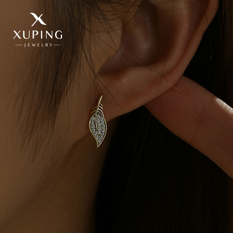 Joyería Xuping, pendientes pequeños y delicados con forma de hoja de piedras preciosas artificiales de alta gama, con un diseño único en estilo europeo y americano.
