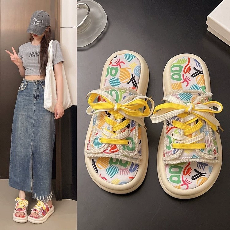Женские летние пляжные шлепанцы с граффити, толстой подошвой, модный повседневный дизайн 2025 года, удобные, нишевая модель.