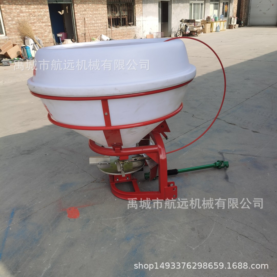 容量1000斤的化肥复合肥撒肥机  拖拉机悬挂式传动轴驱动的扬肥机