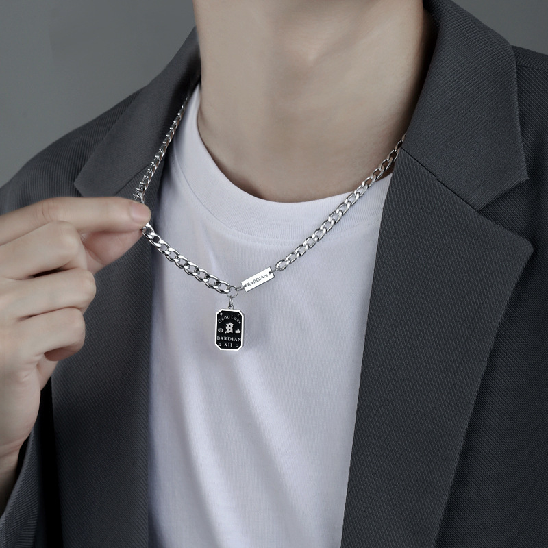 Collier porte-bonheur en acier titane pour homme, style minimaliste, léger et luxueux, chaîne de pull de niche, personnalisable_voghion.com