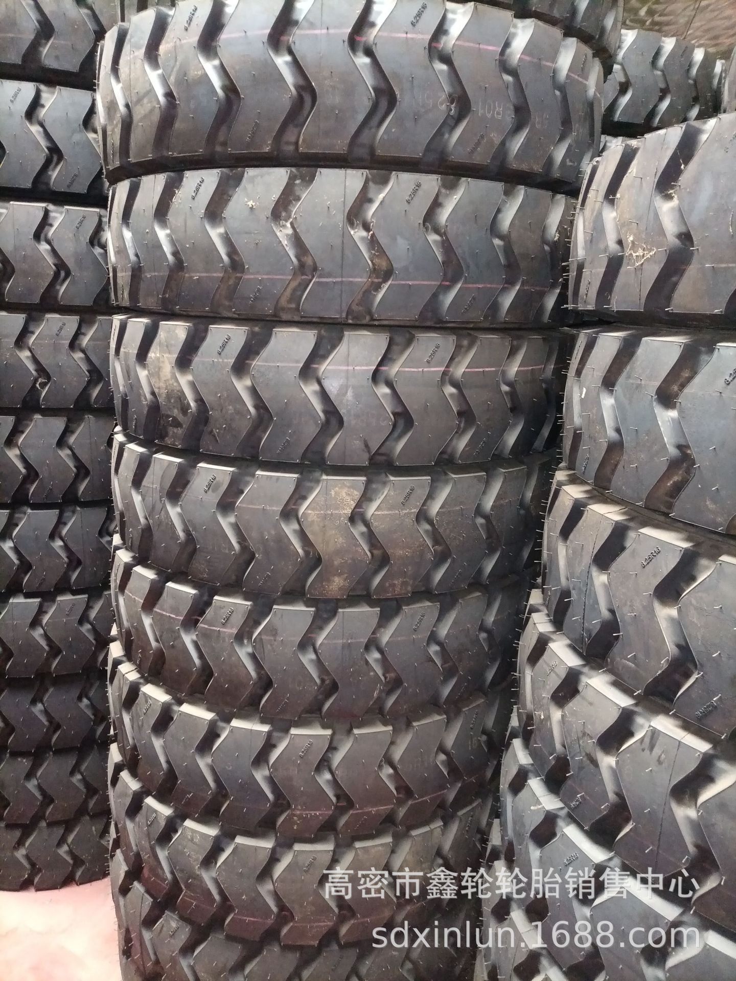 长期供应载重650 700 750 8.25R16全钢丝卡货车轮胎