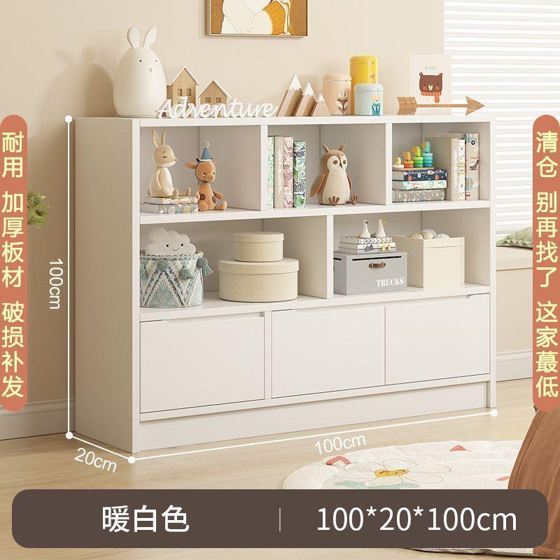 本棚は壁に寄りかかって収納棚を収納しています。|undefined