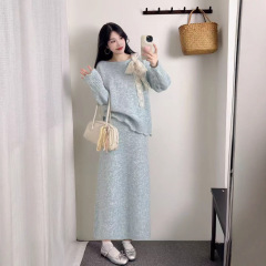 孕妇连衣裙浅蓝色套装秋冬2025新款法式潮妈针织毛衣半身裙两件套