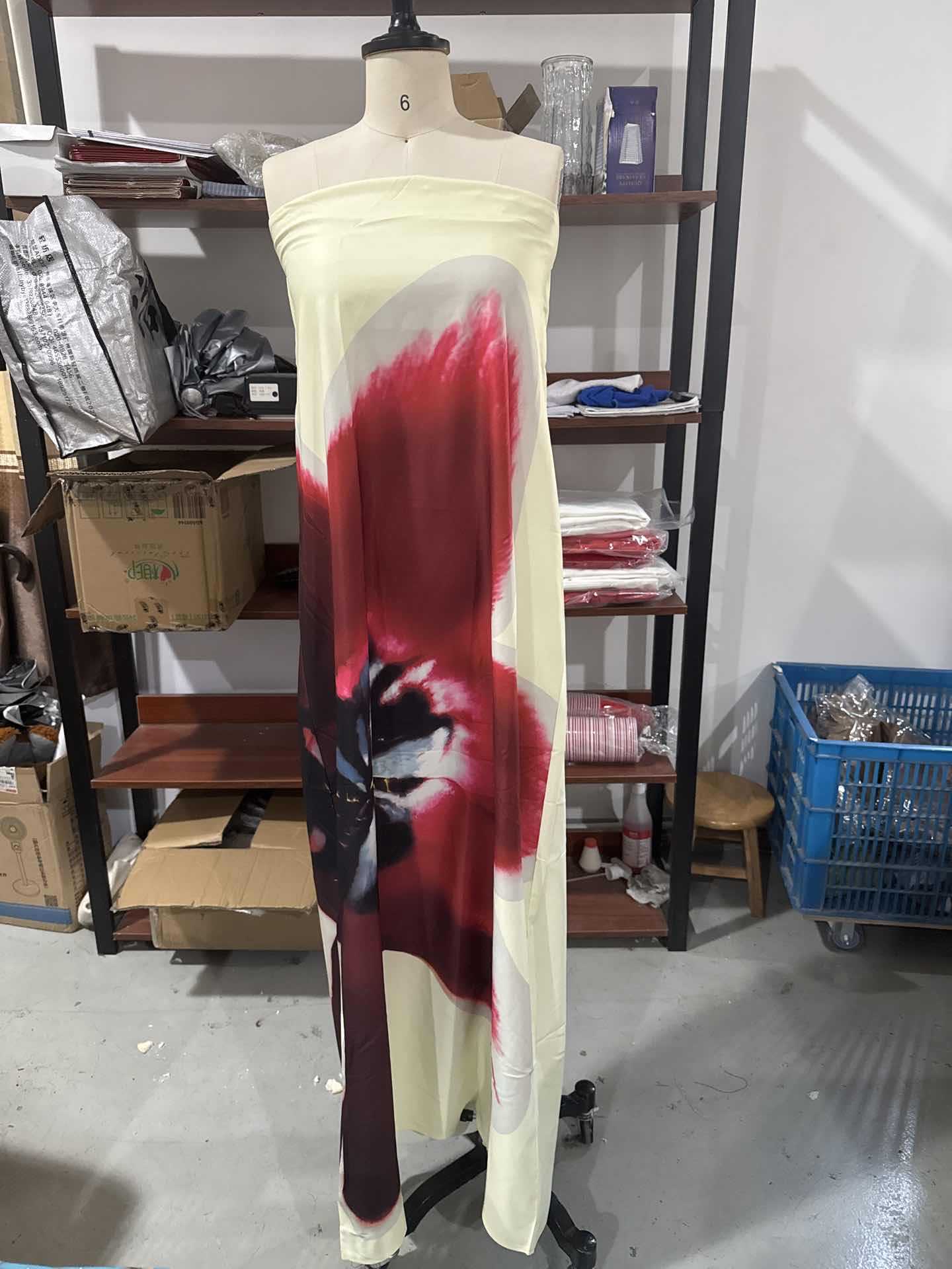 빨간색