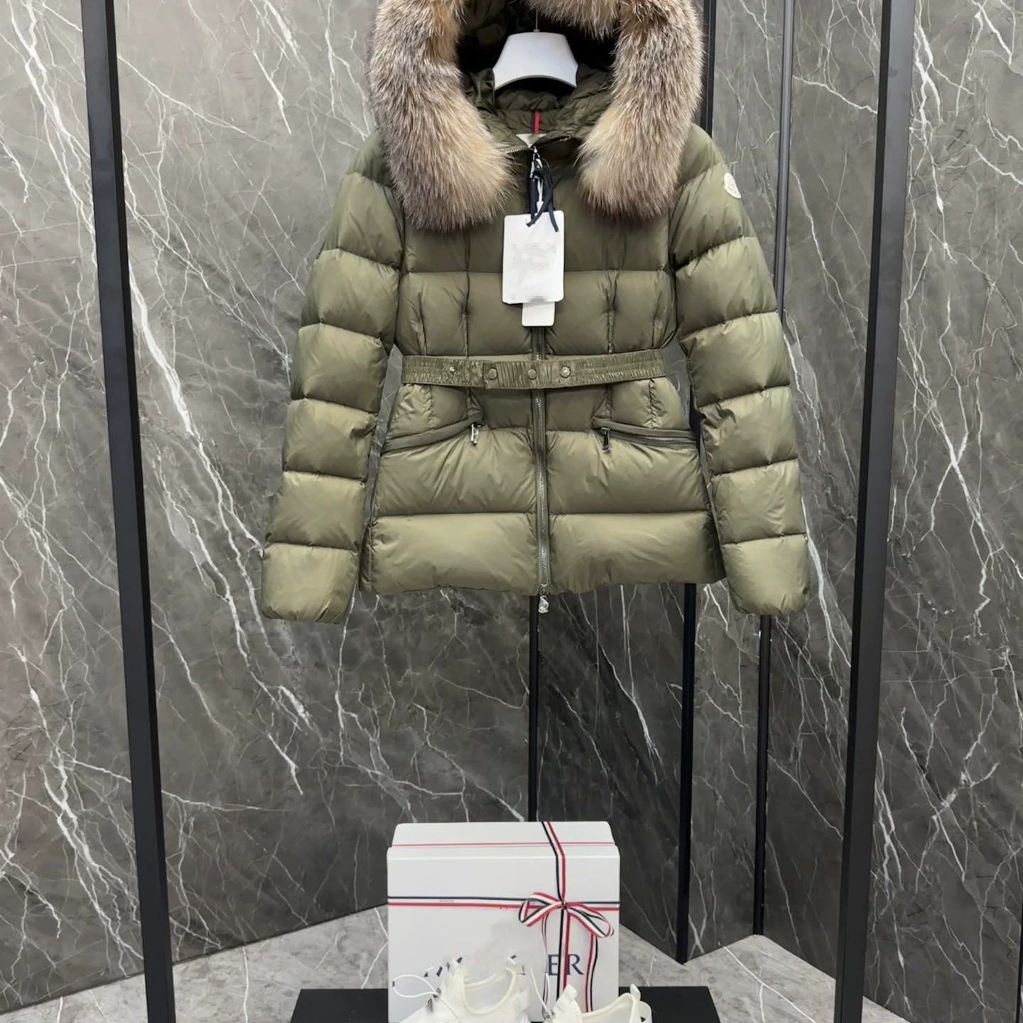Retro down jacket, fitted keep warm velvet brace, goose down