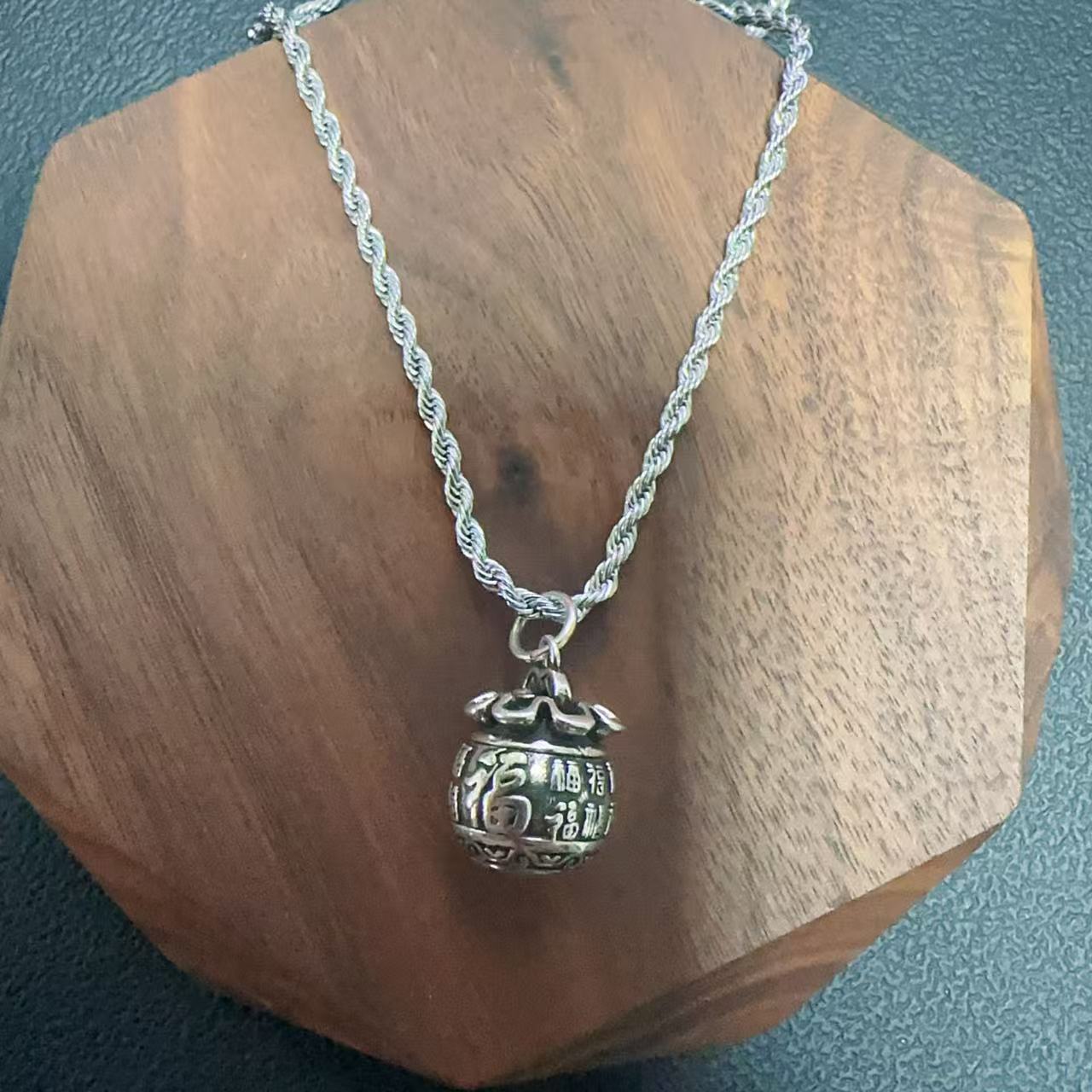 HN492 lucky bag necklace [with twist chain]