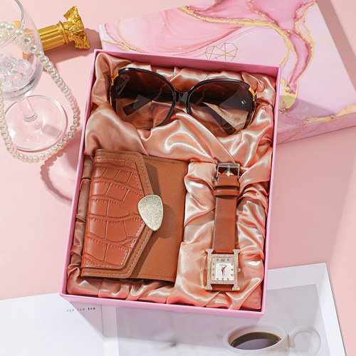 Women's gift set for opening event, souvenir for female customers, fashionable goodies, sunglasses, wallet, gift box