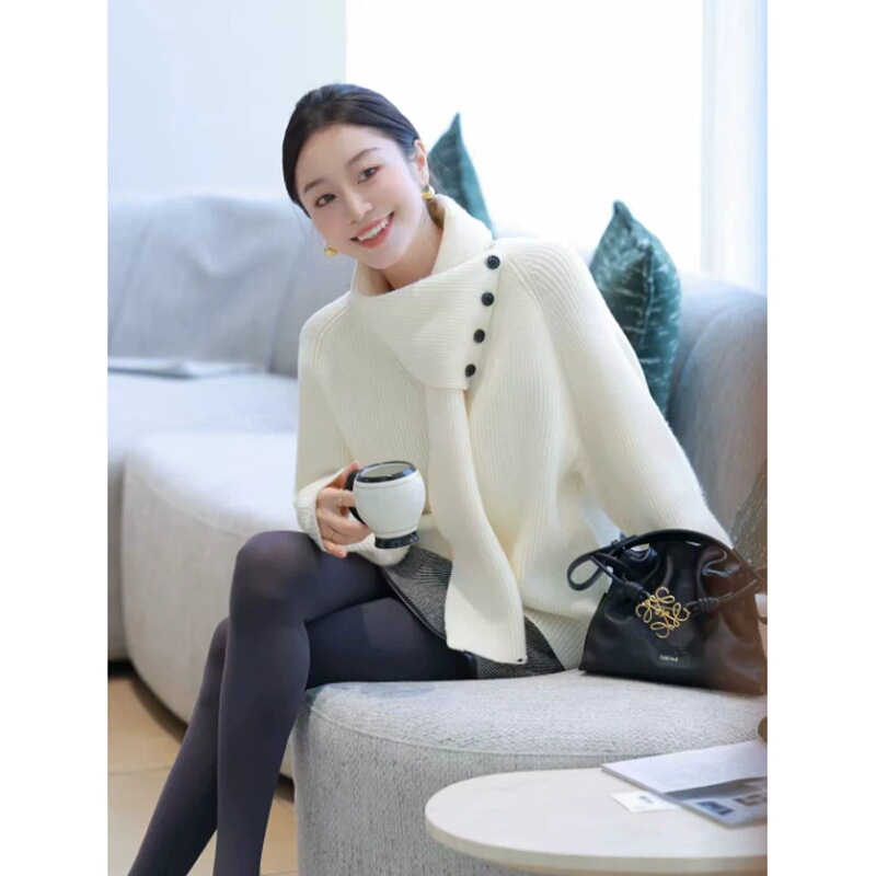 French-style detachable scarf, white pullover, soft and comfortable knit sweater for women, thickened for autumn and winter, loose and relaxed fit, casual knit top