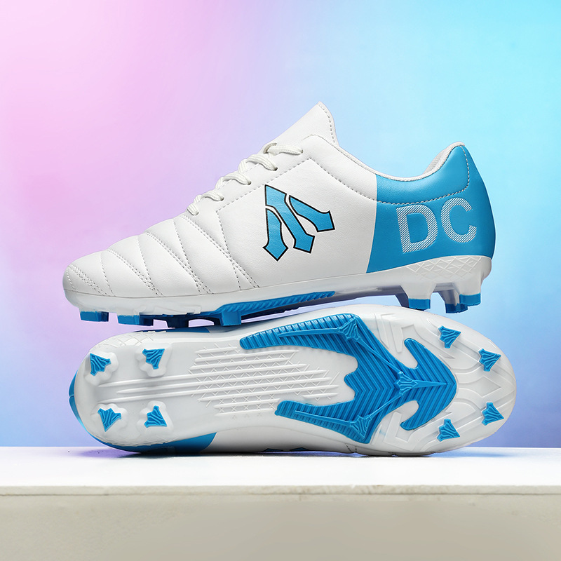 Nuevos zapatos de fútbol transfronterizos de la Copa del Mundo AG de clavos largos de entrenamiento de entrenamiento de estudiantes de competencia baja para hombres TF zapatos de fútbol deportivos de clavos