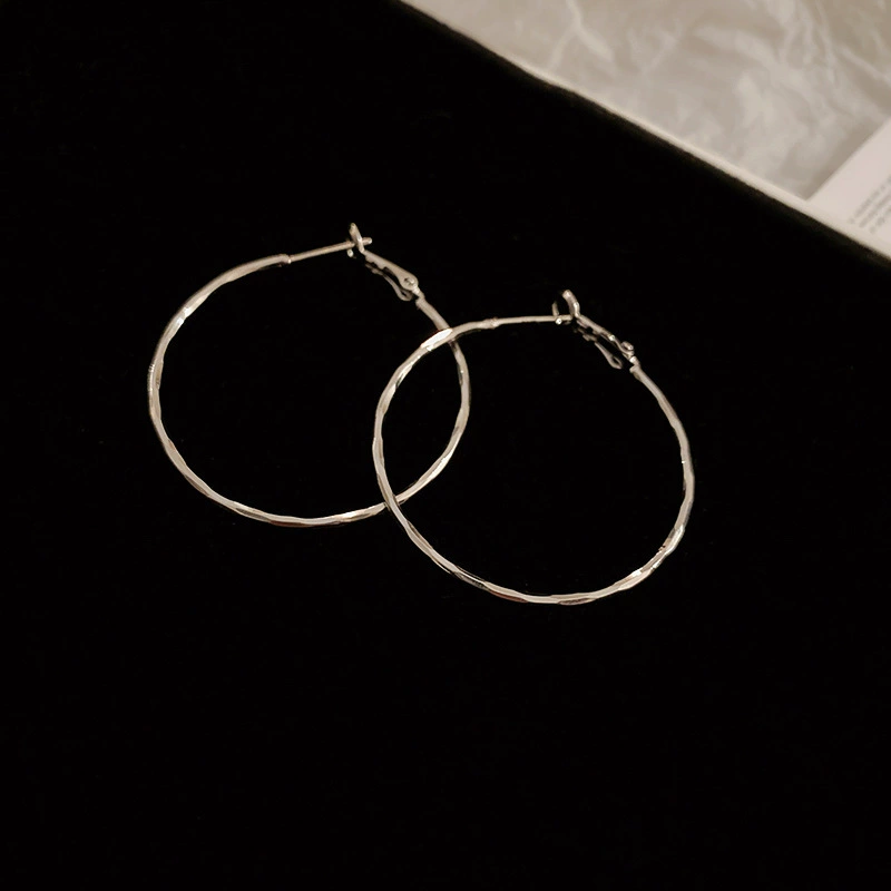 Серебряная игла, металлические модные сексуальные серьги, простой и элегантный дизайн, стиль лёгкой роскоши, стиль высокого качества