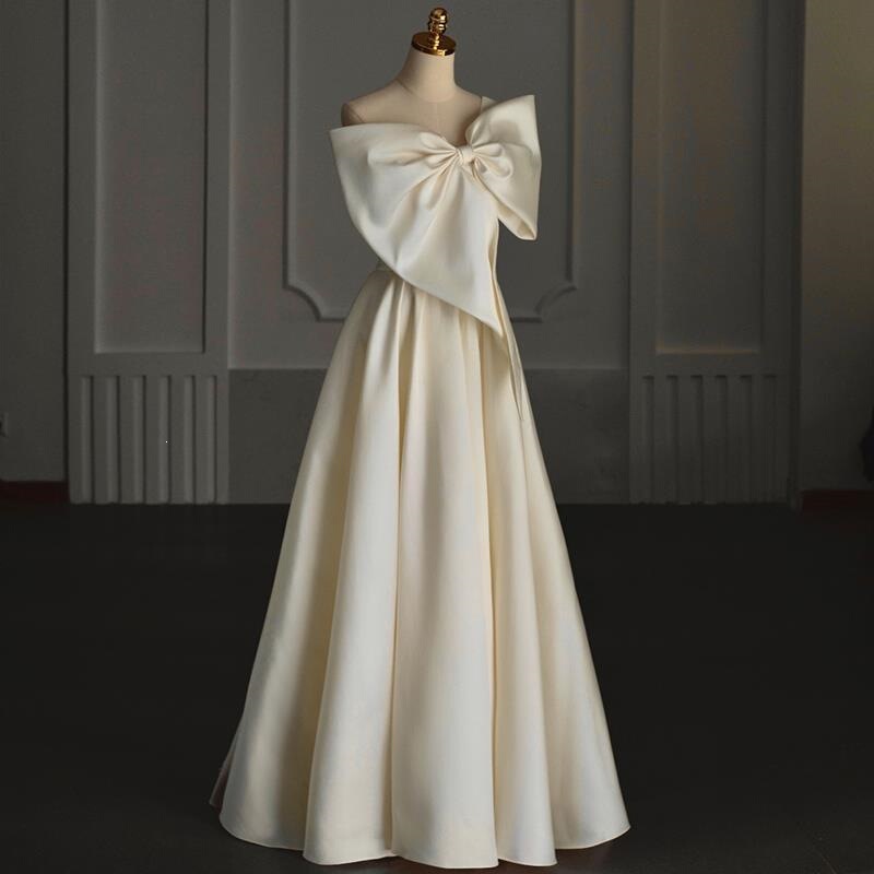 Evening Dress for Women, Elegant Satin Light Wedding Dress for Outdoor Events, High-End Luxury Niche Socialite Noble Gown for Summer