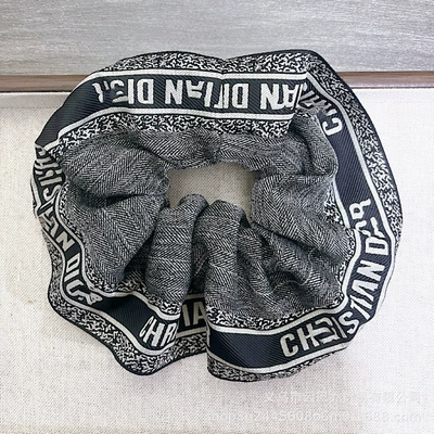 Wide-Brimmed Ribbon Letter Hair Tie Saç üçün rezinlər - d-family-striped-model