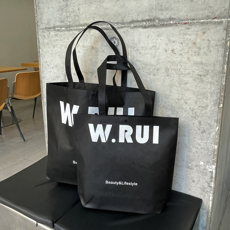 Bolsa de tela no tejida negra para imprimir logotipo de moda de la tienda de ropa de mujer bolsa de publicidad de compras