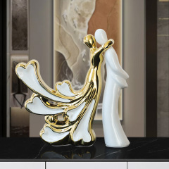 現代の軽い豪華な陶磁器の白い金色のカップルの人の置物の客間の玄関のテレビの酒の棚の装飾品のデスクトップの工芸の飾り物