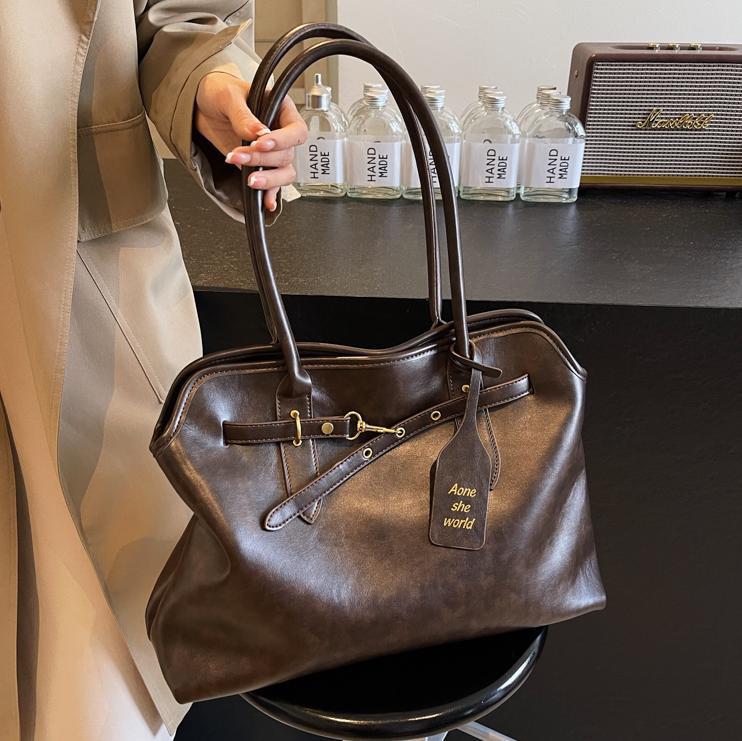 Bolsa de mano de moda retro para mujeres 2024 nueva moda de gran capacidad bolso de hombro de alta explosión bolso de brazo