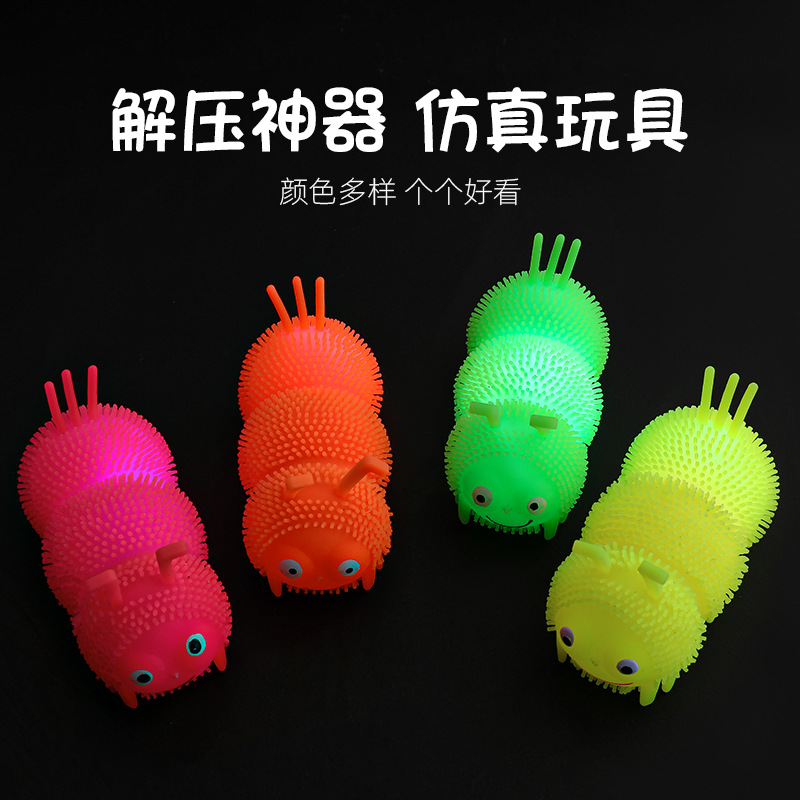 Venta caliente Caterpillar bola elástica luminosa Bola de ventilación de flash Luminoso puesto de juguete suministro de plaza de mercado nocturno