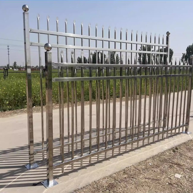 Caja de transformador de acero inoxidable personalizada cerca de fábrica patio de fábrica villa construcción al aire libre aislamiento baranda protectora