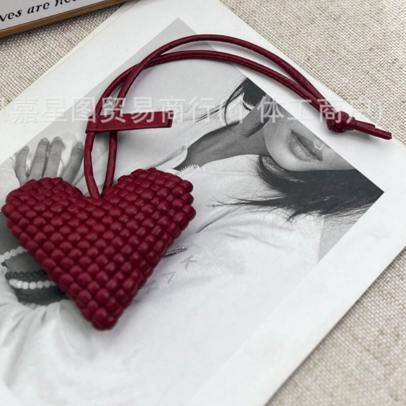 New Bv Red Heart Bag Pendant, High-End Hand-Woven Bag Pendant, Fashionable Elegant and Versatile Keychain