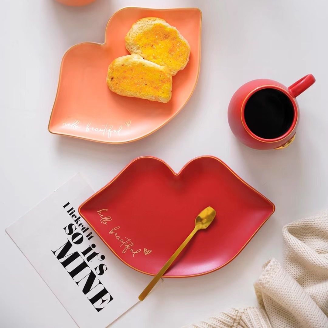 Nórdico té de la tarde taza de café y plato conjunto de regalos personales con cuchara de oro dibujado dulces taza de agua de cerámica taza de marca