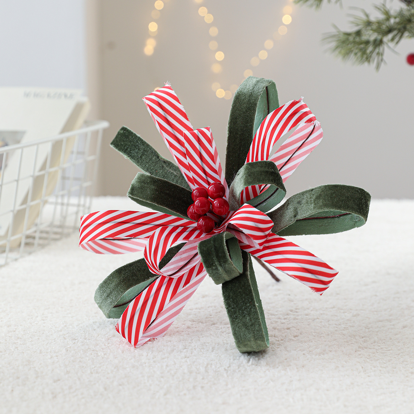 Nuevos productos de tela de flores de Navidad cintas de flores de frutas rojas de alta calidad tela de lujo ligera decoración de Navidad flores de simulación