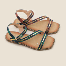 Wholesale sandals�羳����ֱ���¿�ɳ̲�׽�ƽ��ʱ�и���Ů��Ь