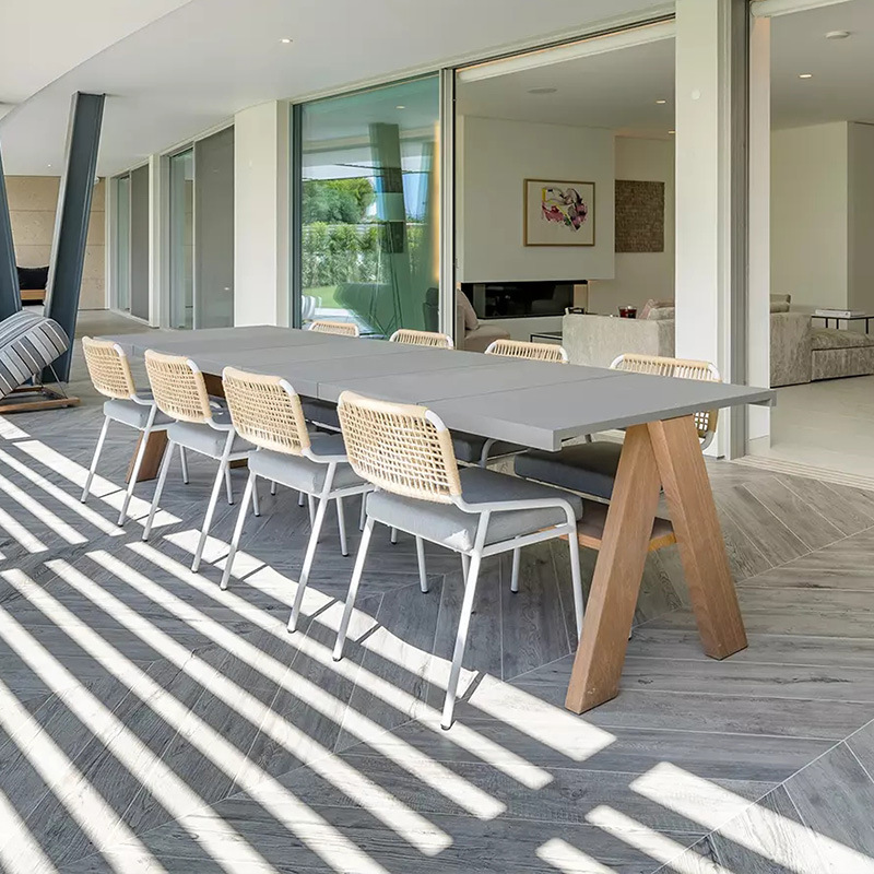 Mesas y sillas de teca para exteriores, muebles de madera maciza para jardín de villa y B&B, conjunto de sillas de ratán impermeables y resistentes al sol para terraza exterior