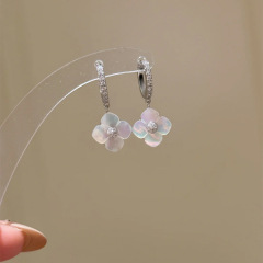 小紅の本の爆発金の白蝶の貝の母の四つ葉のクローバーのイヤリングの精巧な女性の軽い豪華な高級感の耳の輪の耳飾りの1件の代行