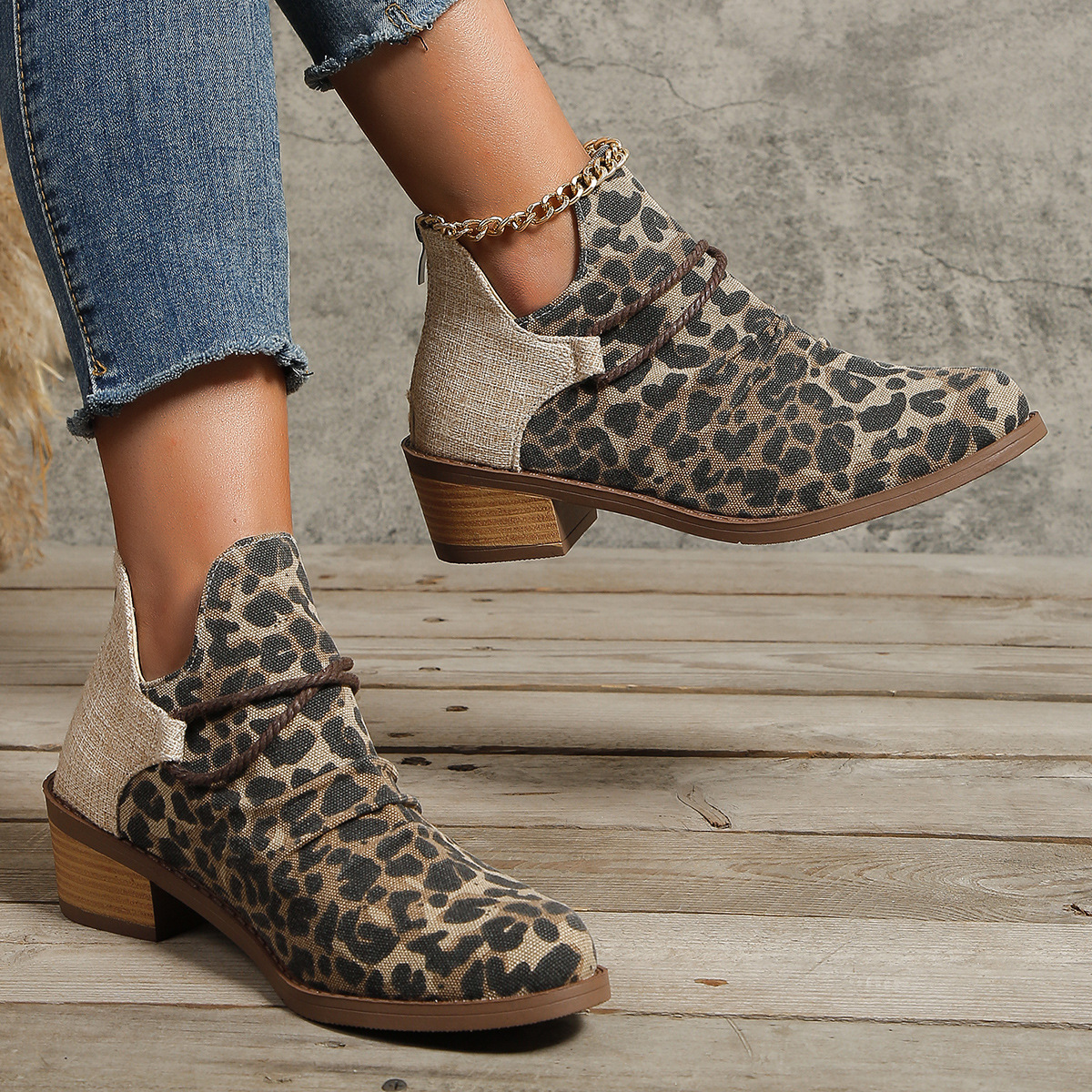 Damenschuhe 2024 Herbst und Winter neue spitze Zehenpartie mit quadratischem Absatz und Leopardenmuster, modische kurze Stiefel für Damen in großen Größen_voghion.com