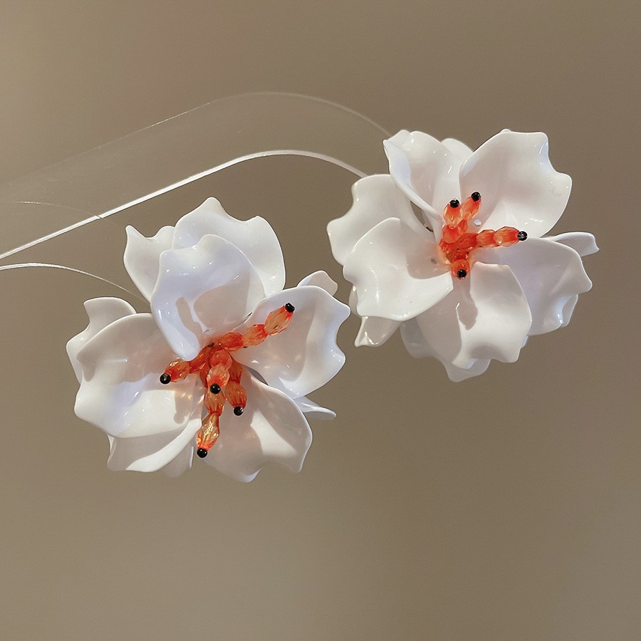 Pendientes de borla de flores de tela de aguja de plata Pendientes de estilo de vacaciones junto al mar