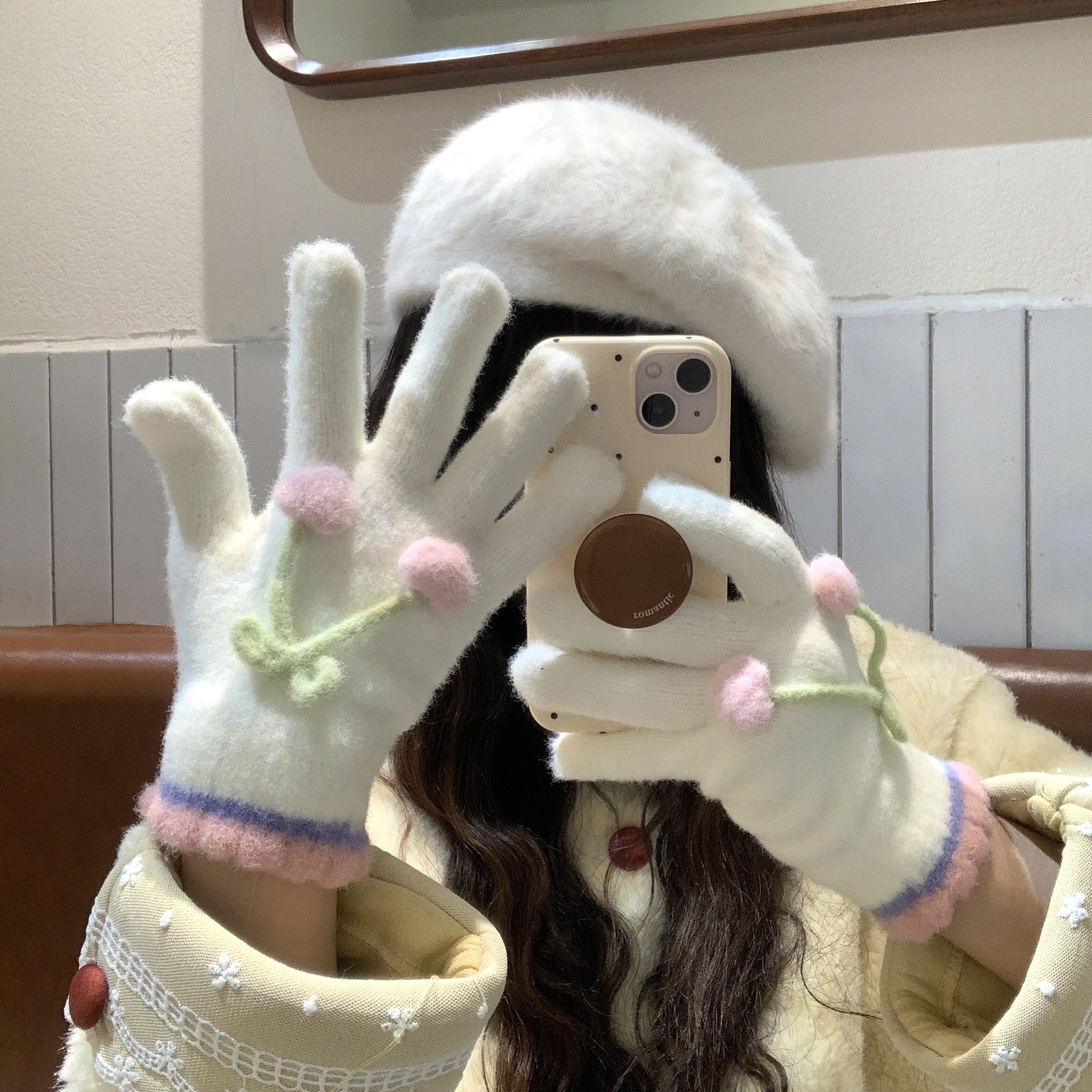 Heart-Shaped Cherry Full-Finger Adult Gloves for Girls, Sweet and Cute Plush Gloves, Thickened for Warmth, Frost-Resistant, Fresh and Versatile