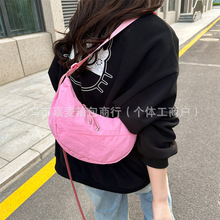 跨境新款男潮牌休闲单肩包斜跨包运动饺子包女大容量日常通勤包