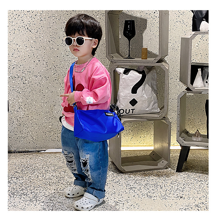 Kid'S Medium Oxford Cloth Solid Color Basic Sports Square Zipper Crossbody Bag display picture 25