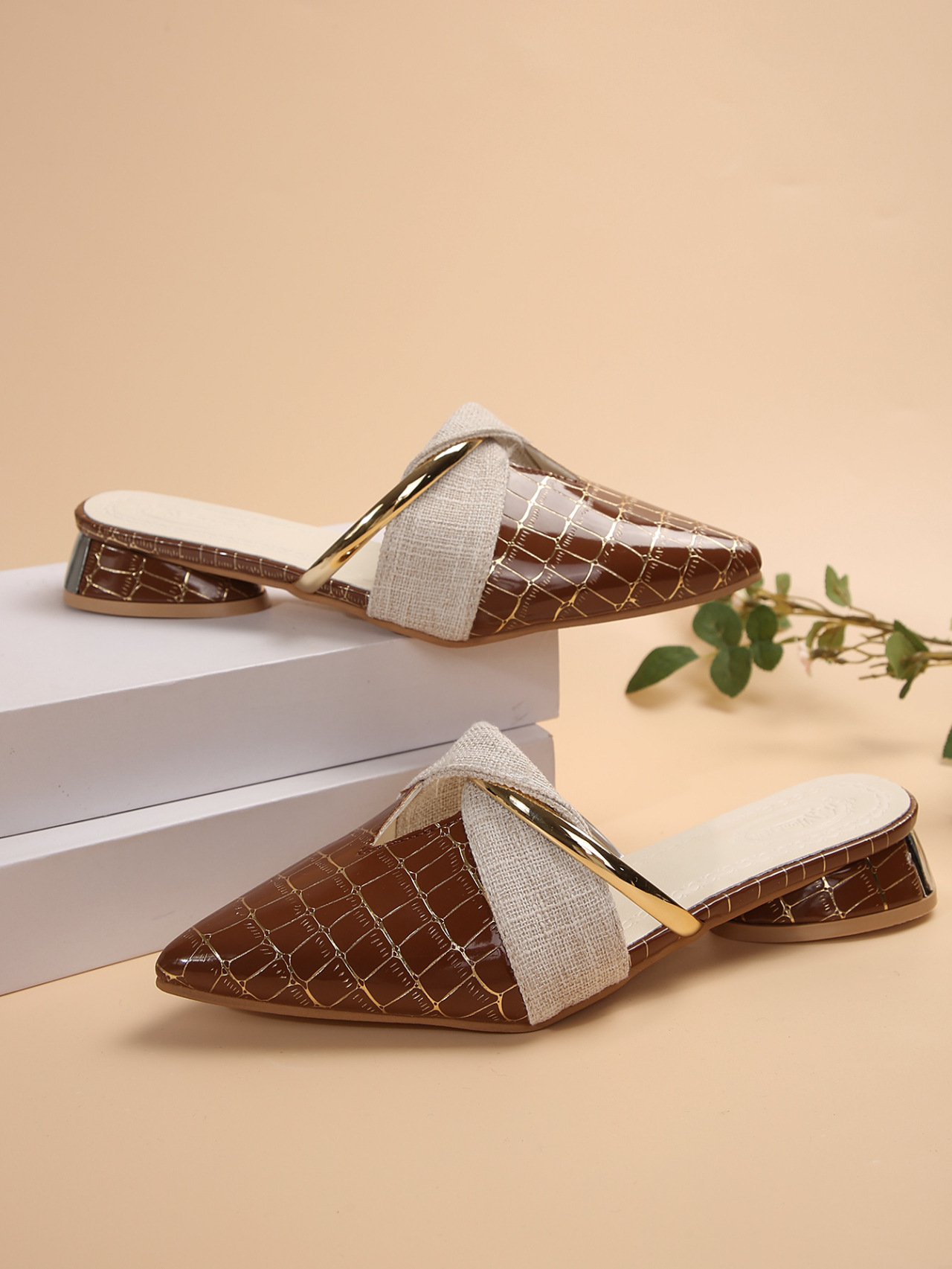 Women's plus Size Pointed Toe Low Heeled Slippers Snakeskin Pattern Closed Toe Half Slippers Sexy New Spring Style_vogvips.com