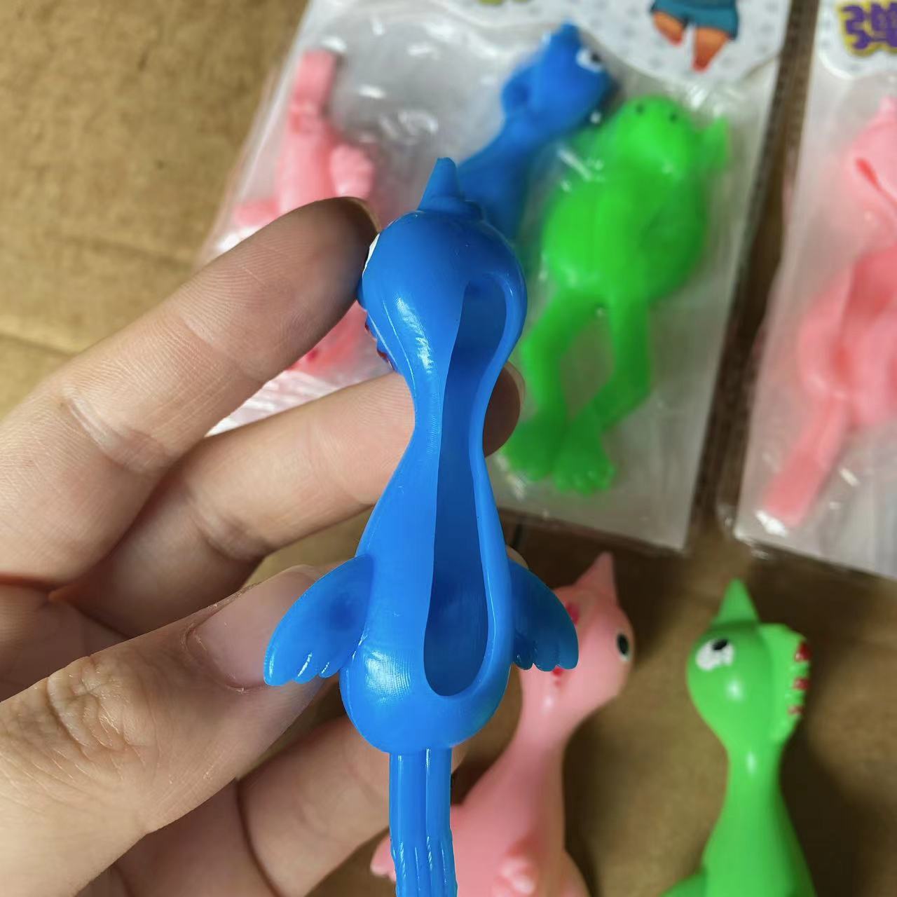Catapulta de pollo de lanzamiento de pollo 2 yuanes tienda por departamento puesto al por mayor juguetes niños diversión elasticidad