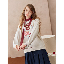 两三事 云绒苹谣 2025秋季新款趣味苹果贴布绣图案针织衫女配围巾