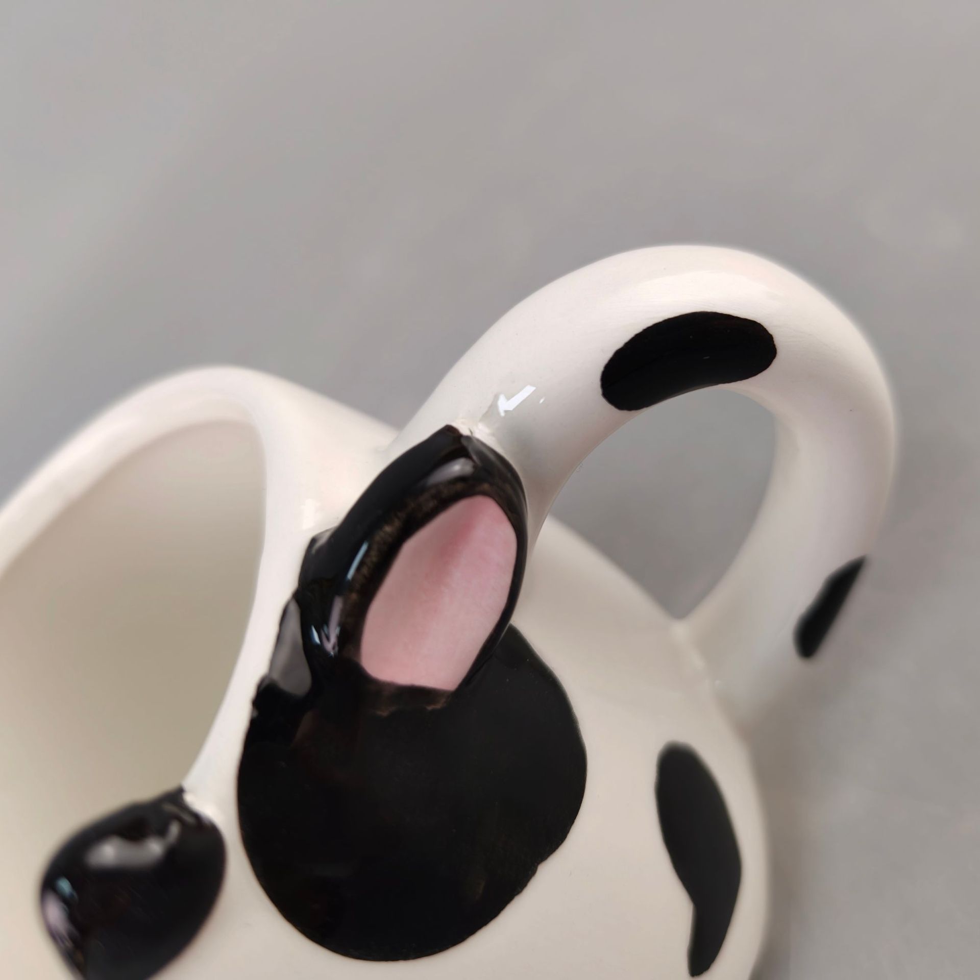 Exportación creativa de exportación de tazas de cerámica personalizadas vacas cuadrangulares con tazas de orejas lindas tazas de bebidas de regalo para niños