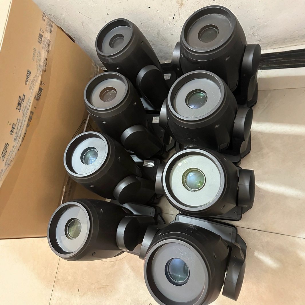 八台120瓦图案灯，