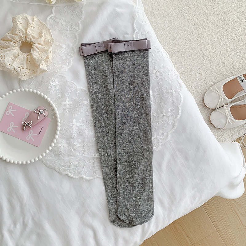 Botas Calcetines de pantorrilla de algodón para mujer Primavera y verano Pajarita de seda plateada delgada Miu estilo ballet niña apilando calcetines hasta la rodilla