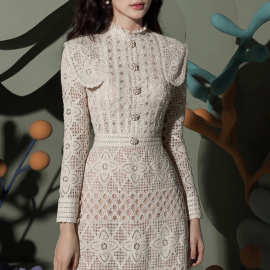 越南小众秋冬连衣裙2026新款气质长袖收腰镂空设计感蕾丝长裙9884