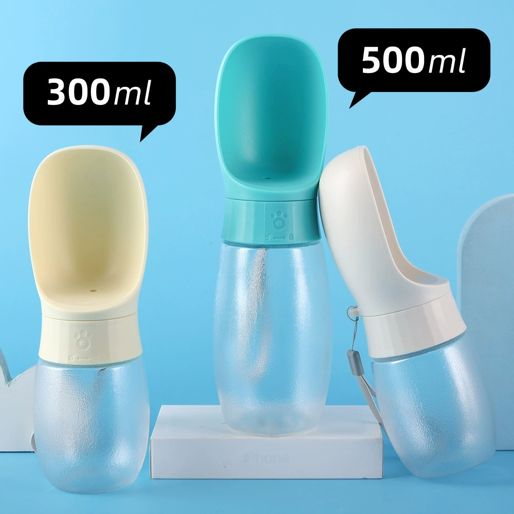 Трансграничная собака сопровождает чашку для домашних животных стакан для воды для питья воды на открытом воздухе