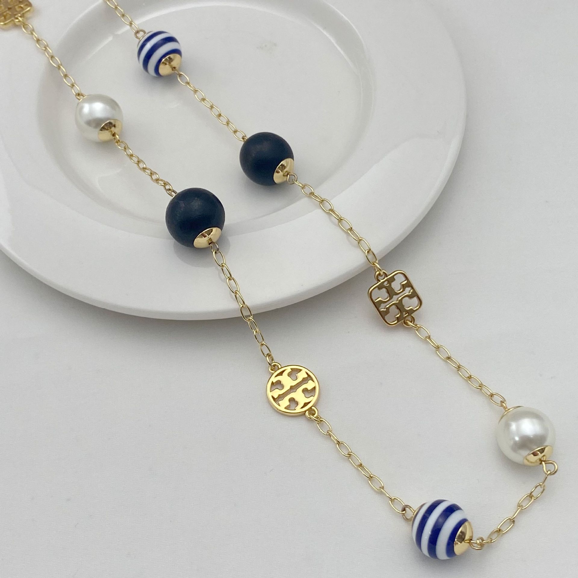 Fashionable small design elegant stone inlay with letters