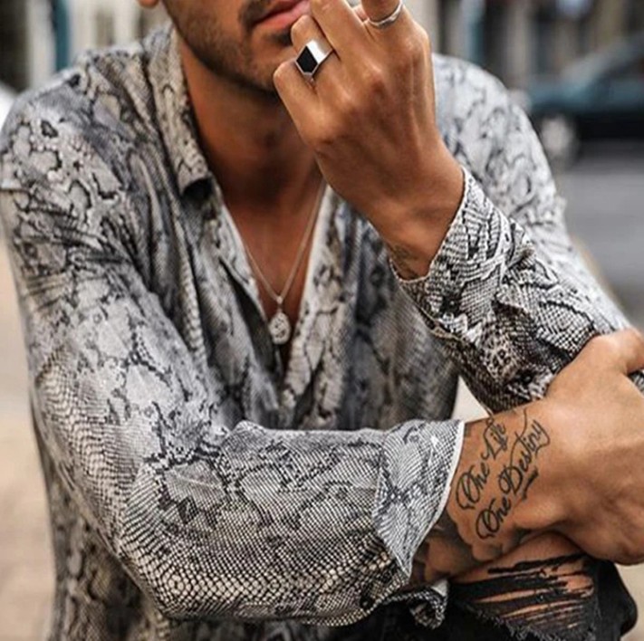 Men's shirt printed snake pattern lapel long sleeved single row multi button loose fitting casual vacation top_voghion.com