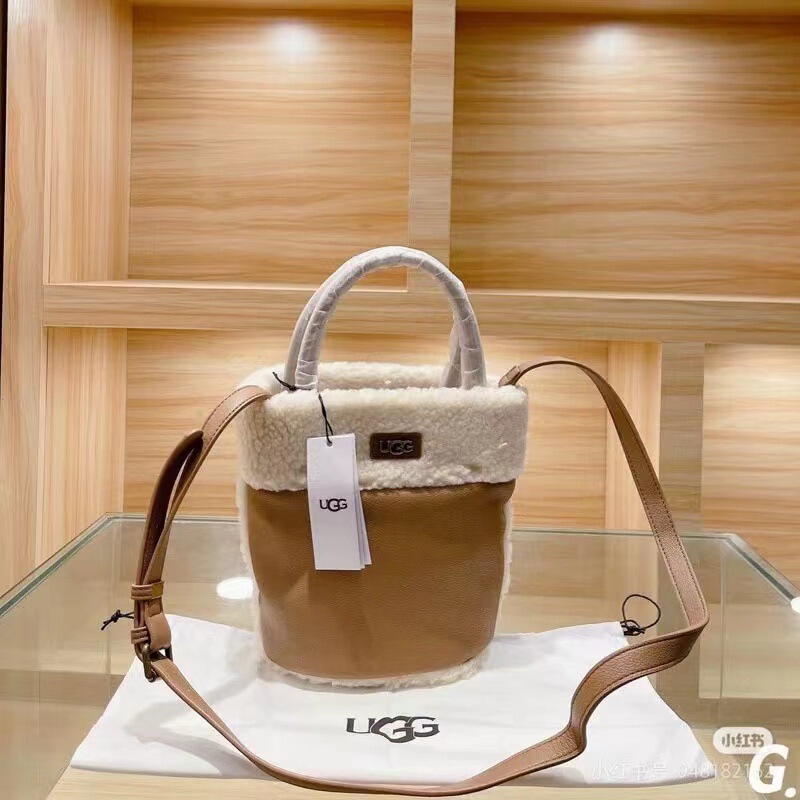 Cross-Border Ugg Lamb Wool Jelly Camera Bag Messenger Bag Plush Bucket Bag Fashion Saddle Bag Crossbody Tote Bag