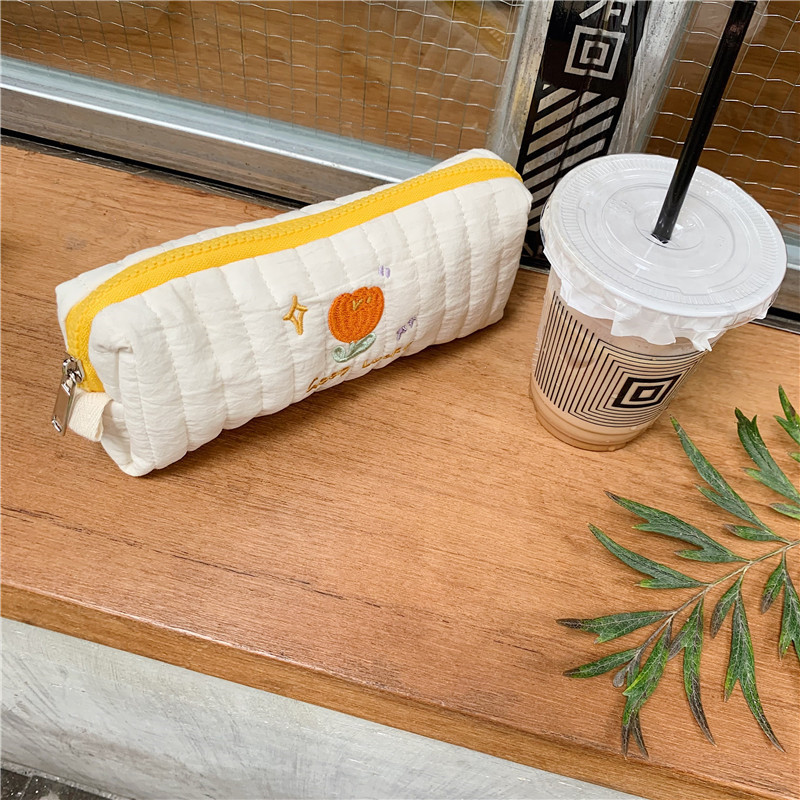 【 In Stock 】112155 Embroidered Tulip Pen Case, Girlish student Stationery Storage Bag, Fabric Makeup Bag undefined