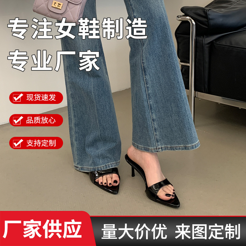 Black fashionable design sexy universal mule made of patent leather pointed-toe stiletto heels open toe, suitable for outdoor wear