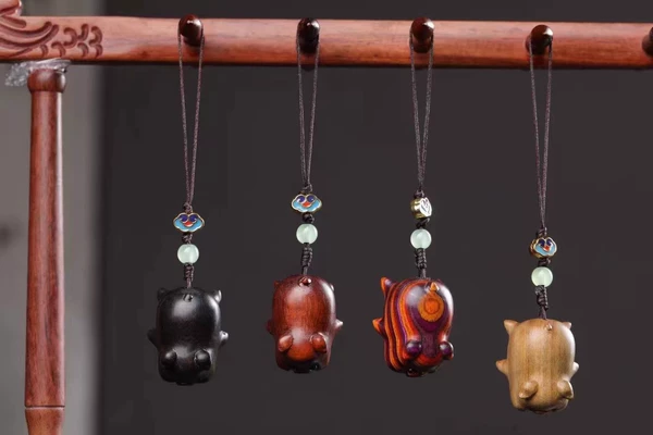 71.【Mobile phone chain】Little lazy pig